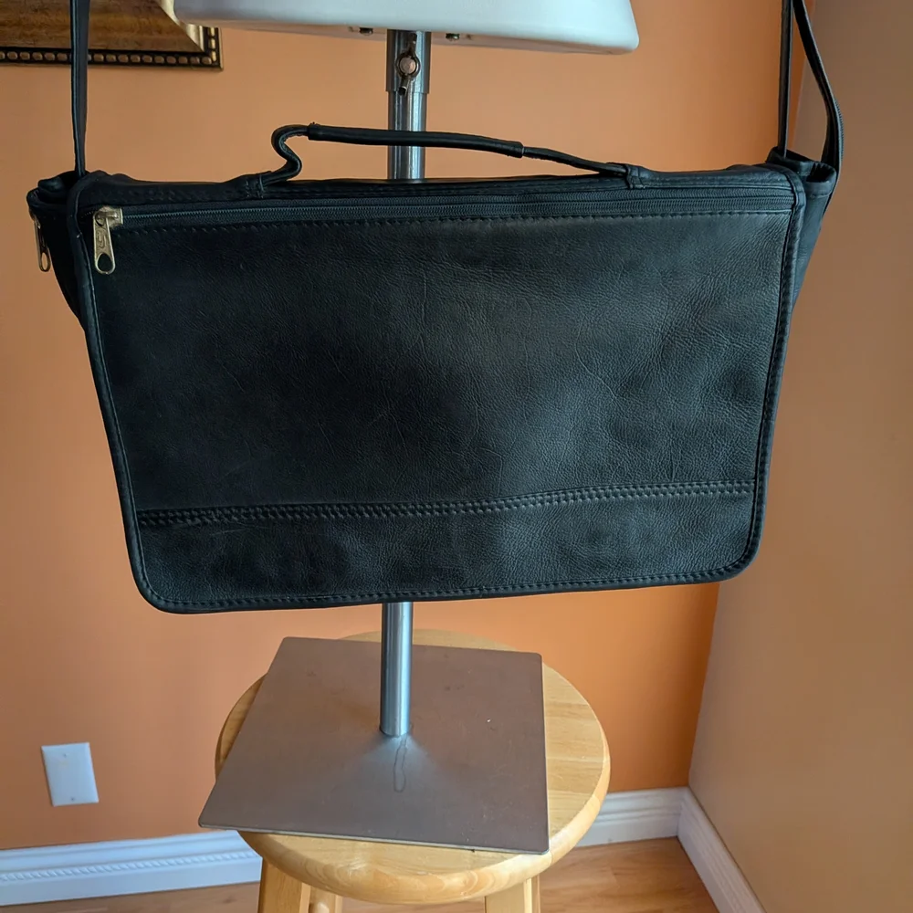 Elegant Black Leather Messenger Bag / laptop bag